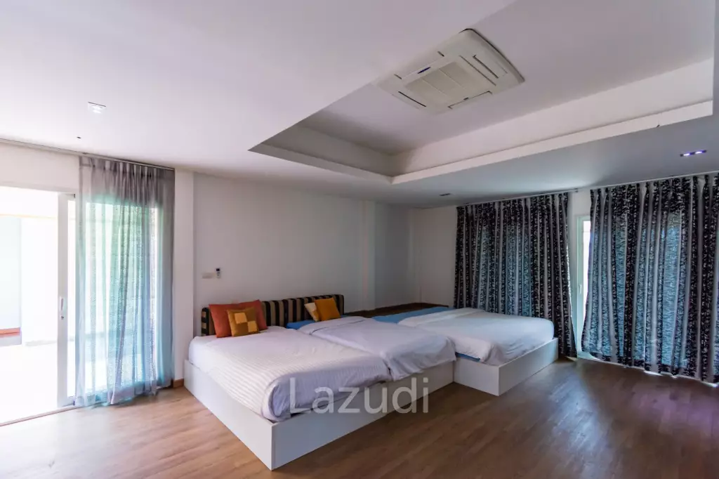 BLACK MOUNTAIN : Luxury 4 Bed Pool Villa in the Golf Course