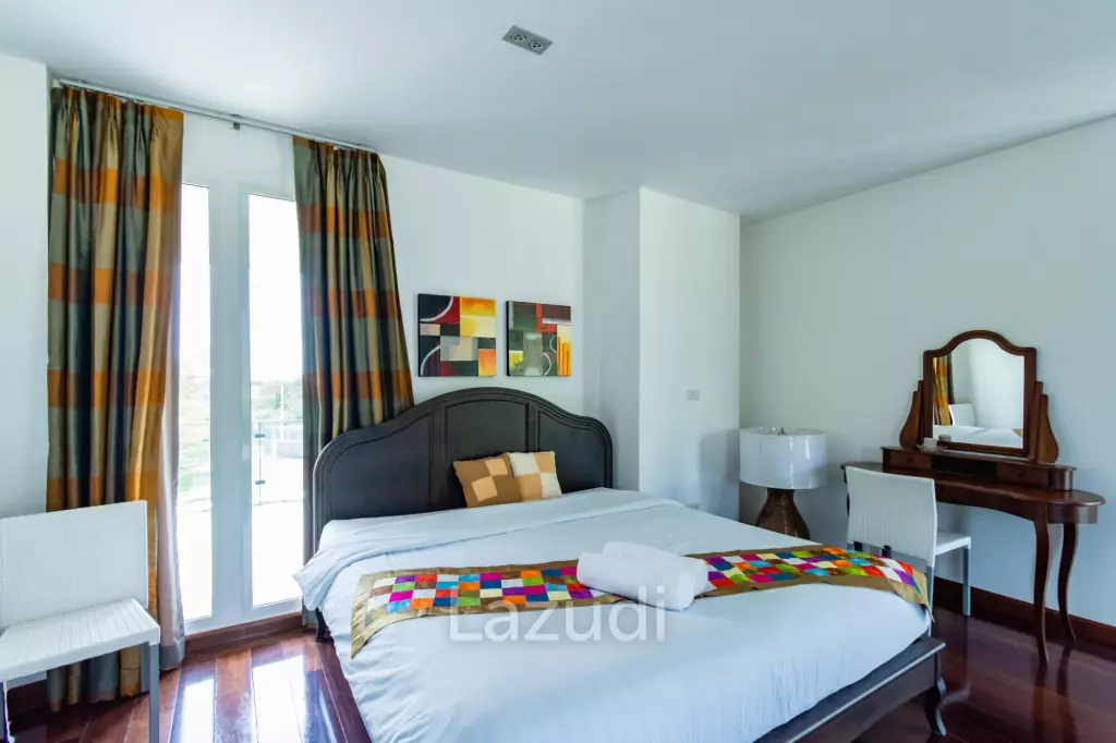 BLACK MOUNTAIN : Luxury 4 Bed Pool Villa in the Golf Course