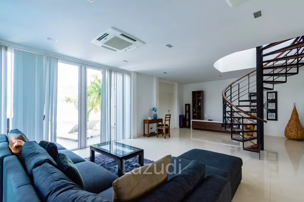 BLACK MOUNTAIN : Luxury 4 Bed Pool Villa in the Golf Course