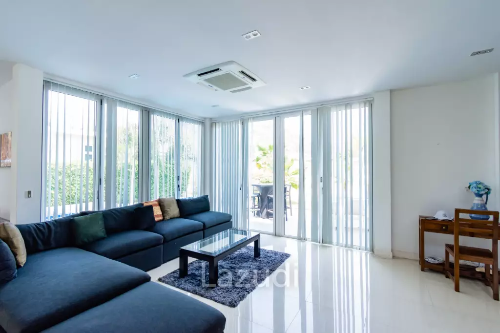 BLACK MOUNTAIN : Luxury 4 Bed Pool Villa in the Golf Course