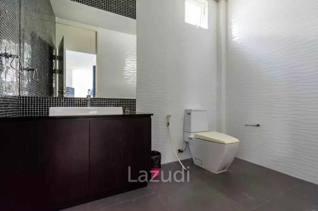 BLACK MOUNTAIN : Luxury 4 Bed Pool Villa in the Golf Course