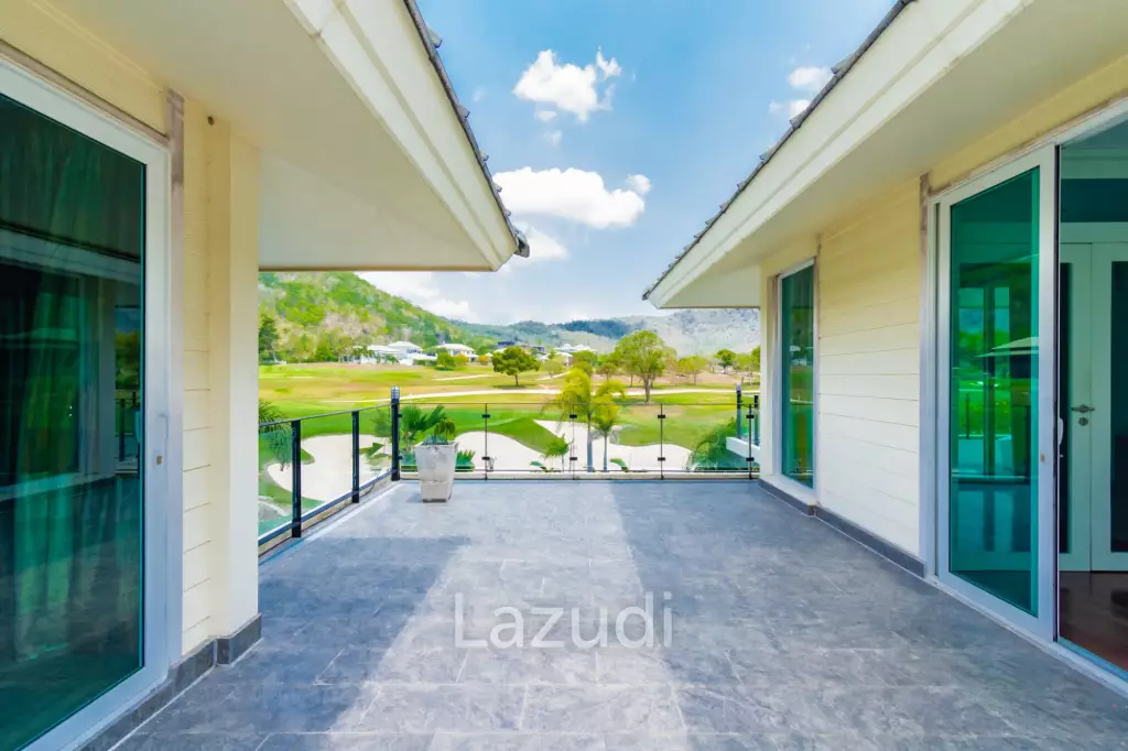 BLACK MOUNTAIN : Luxury 4 Bed Pool Villa in the Golf Course
