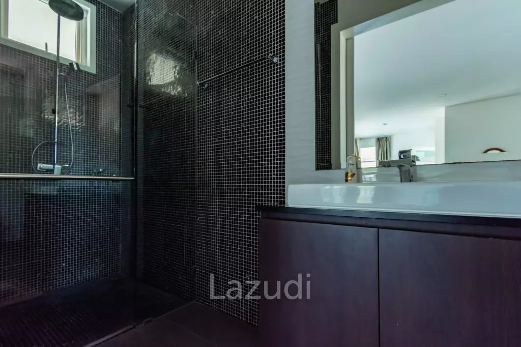 BLACK MOUNTAIN : Luxury 4 Bed Pool Villa in the Golf Course