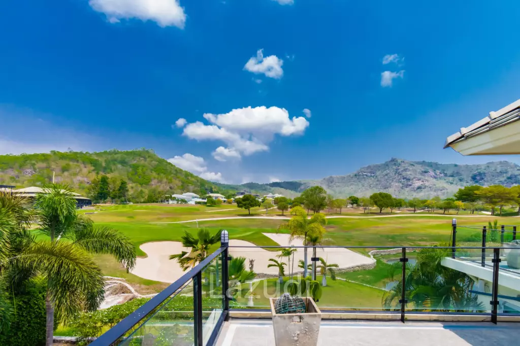 BLACK MOUNTAIN : Luxury 4 Bed Pool Villa in the Golf Course