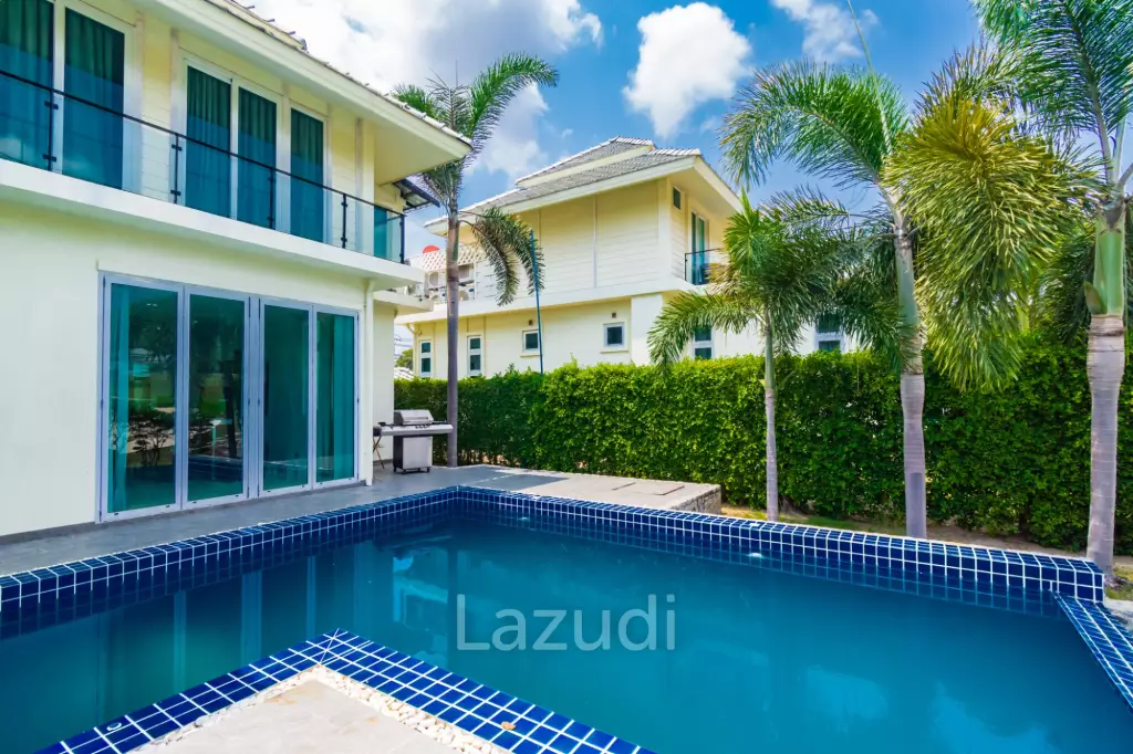 BLACK MOUNTAIN : Luxury 4 Bed Pool Villa in the Golf Course