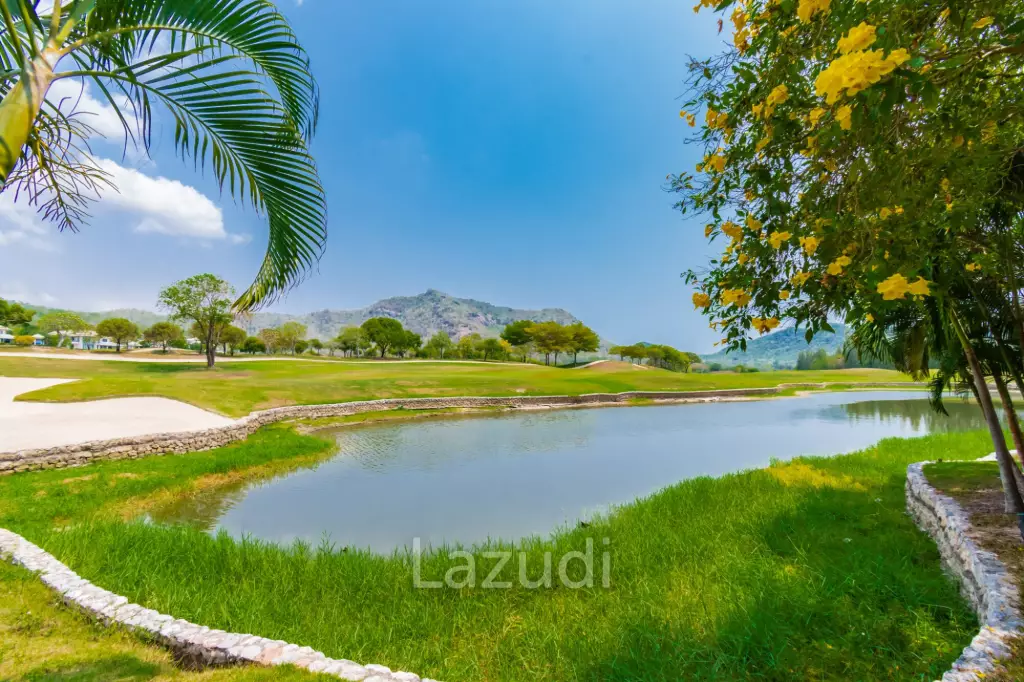 BLACK MOUNTAIN : Luxury 4 Bed Pool Villa in the Golf Course