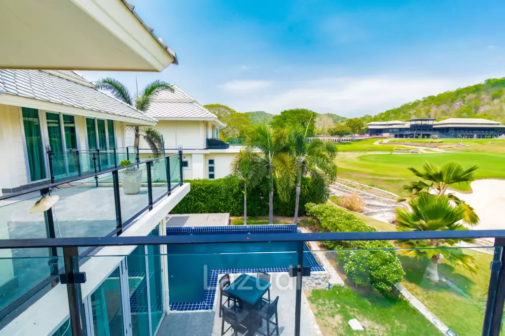 BLACK MOUNTAIN : Luxury 4 Bed Pool Villa in the Golf Course