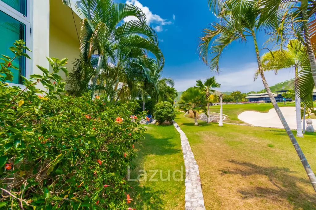 BLACK MOUNTAIN : Luxury 4 Bed Pool Villa in the Golf Course