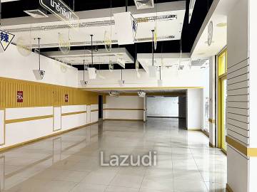 Premium Restaurant Bar for rent in Fortune Town Rama9
