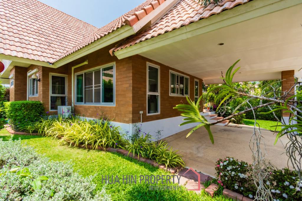 DUSITA VILLAGE  : 3 bed pool villa with lake view