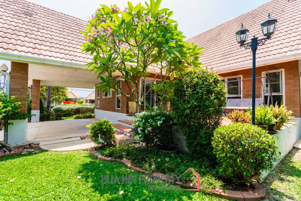 DUSITA VILLAGE  : 3 bed pool villa with lake view