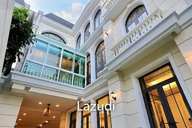 4 Bed 5 Bath 500 SQ.M The Boulevard Ekkamai