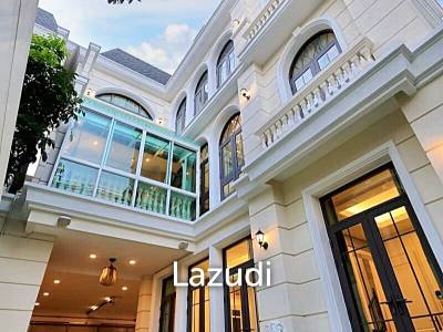 4 Bed 5 Bath 500 SQ.M The Boulevard Ekkamai