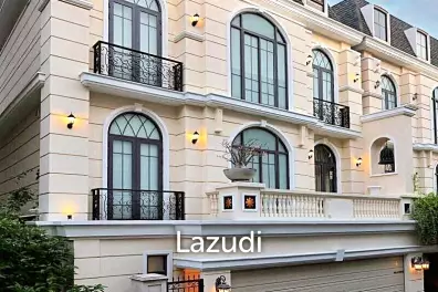 4 Bed 5 Bath 500 SQ.M The Boulevard Ekkamai