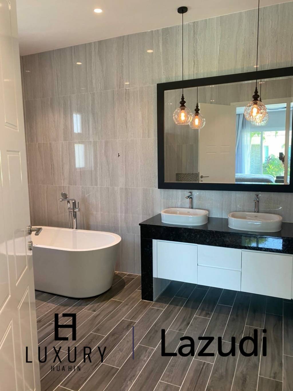 2,000 ตร.ม 4 เตียง 4 อาบน้ำ วิลล่า For ขาย