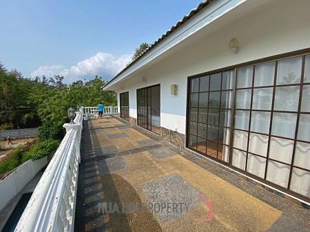 3 Story 10 Bedroom Villa For Sale 30m From Khao Takiap Beach
