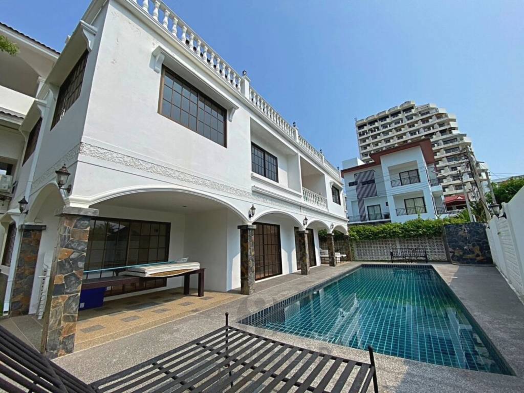 Khao Takiab: Zweistöckige Pool Villa mit 10 Schlafzimmern am Strand