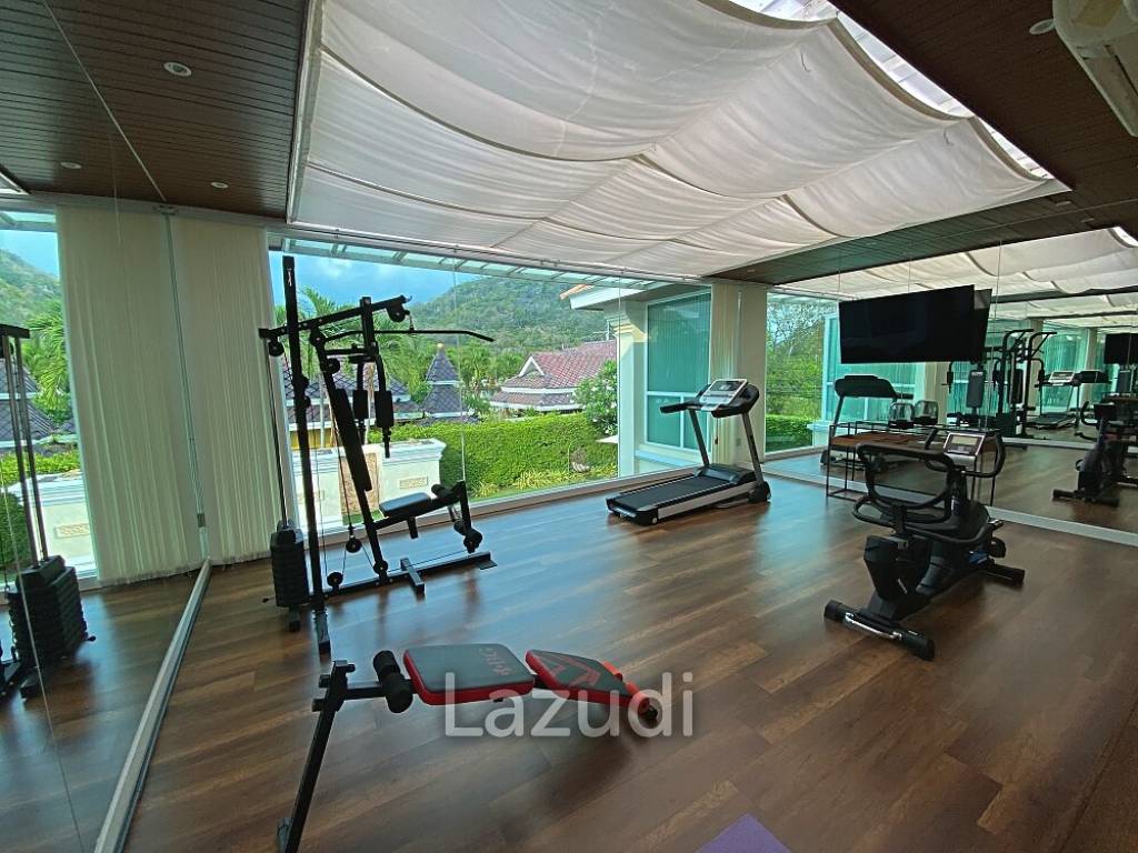Exclusive single storey mountain view pool villa with 4 bedrooms near the beach