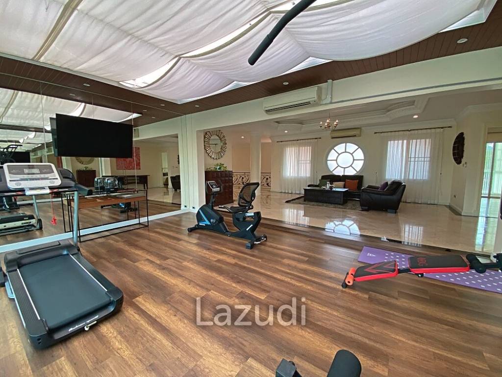 Exclusive single storey mountain view pool villa with 4 bedrooms near the beach