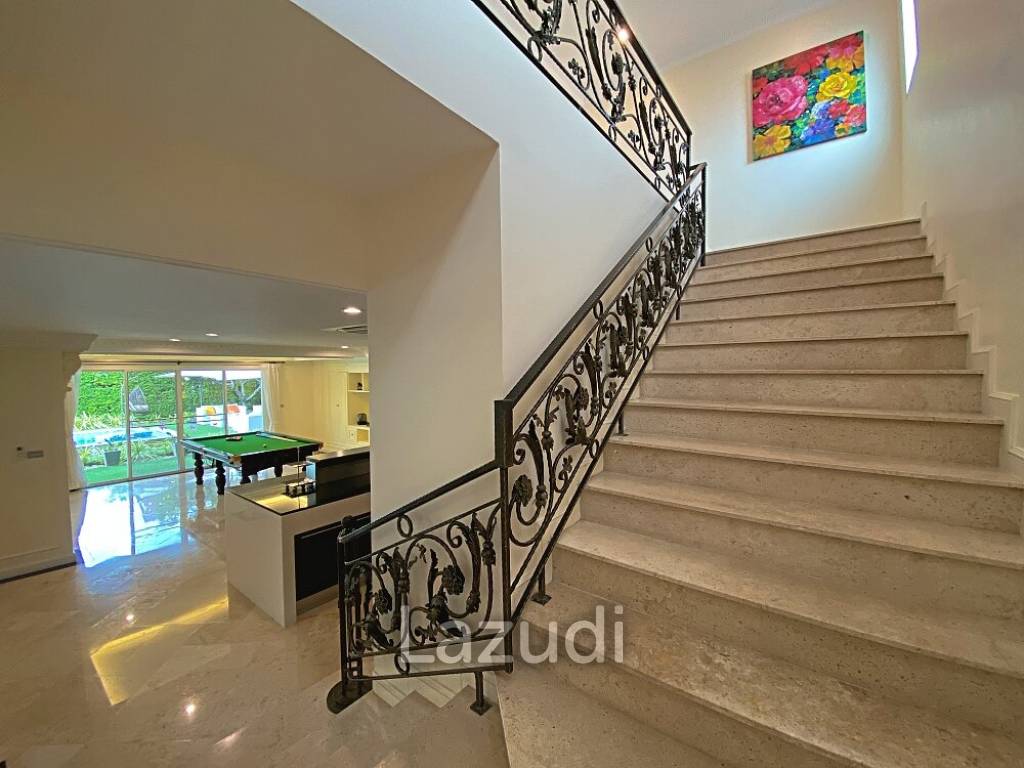 Exclusive single storey mountain view pool villa with 4 bedrooms near the beach