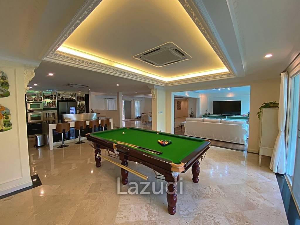Exclusive single storey mountain view pool villa with 4 bedrooms near the beach