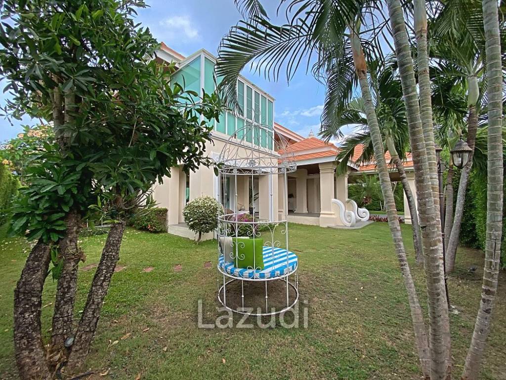 Exclusive single storey mountain view pool villa with 4 bedrooms near the beach