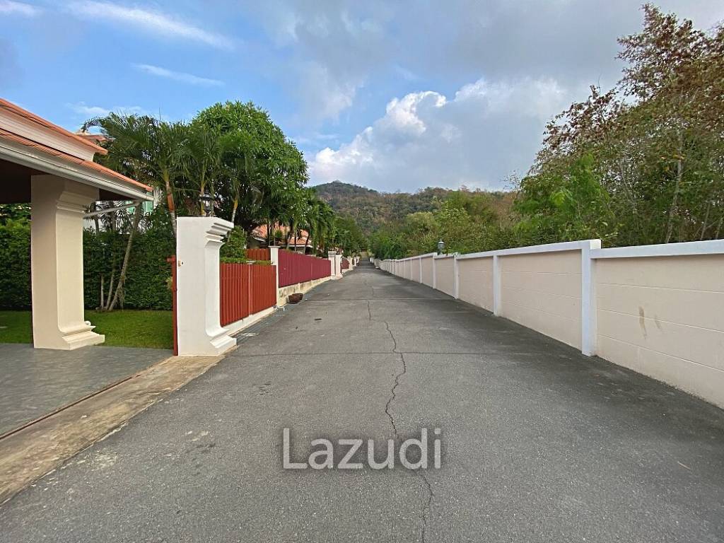 Exclusive single storey mountain view pool villa with 4 bedrooms near the beach