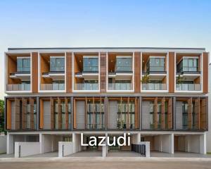 Luxurious Townhouse in SHO Phatthanakarn 32, Bangkok