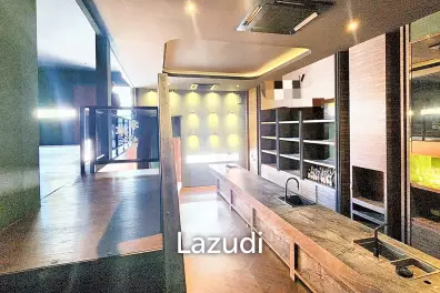 Bar Takeover at Thong Lo's vibrant Soi 13 - The perfect dream boutique bar set up