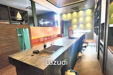 Bar Takeover at Thong Lo's vibrant Soi 13 - The perfect dream boutique bar set up