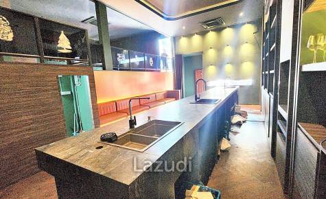 Bar Takeover at Thong Lo's vibrant Soi 13 - The perfect dream boutique bar set up