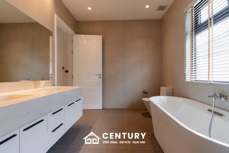 939 ตร.ม 4 เตียง 4 อาบน้ำ วิลล่า For ขาย