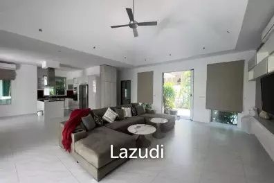 RED MOUNTAIN BOUTIQUE : Quality 3 bed pool villa next to feature lake