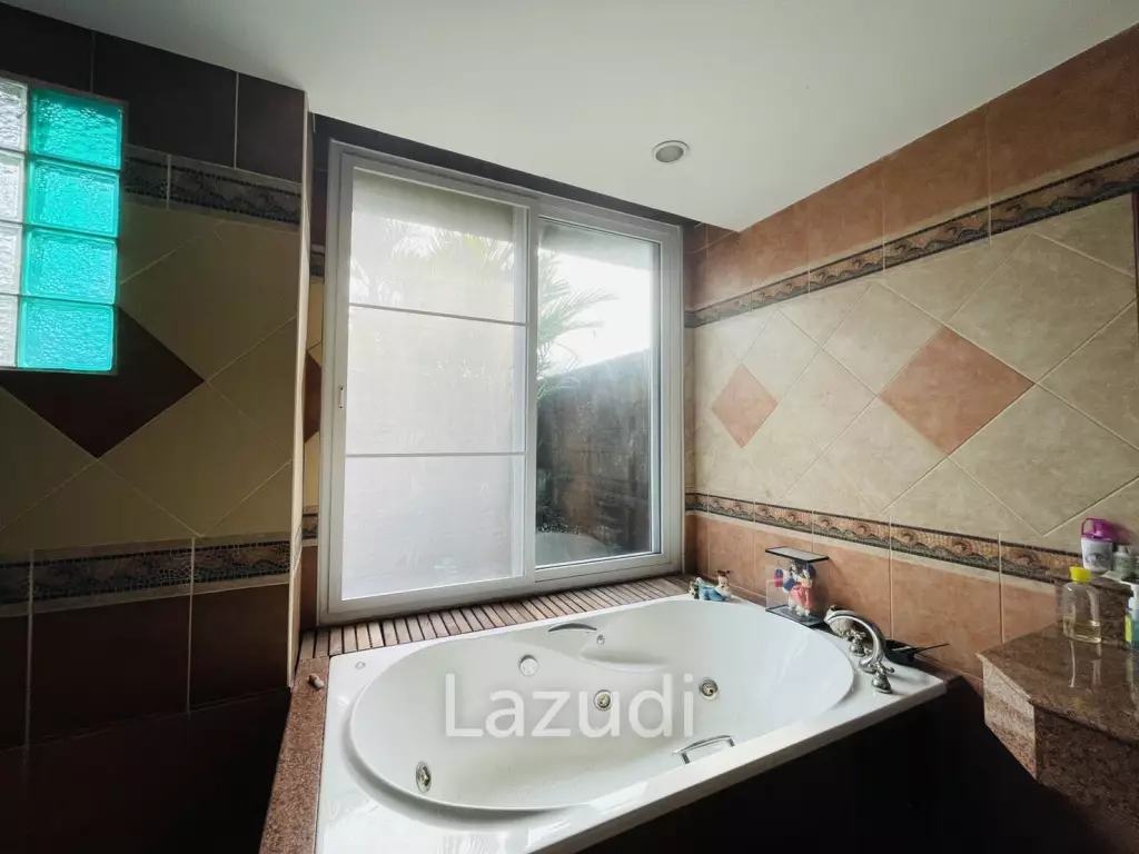 5 Bedrooms House for Sale in Chaknork Lake