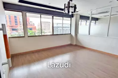 Luxurious Office Space in Tossapon Building, Bangkok