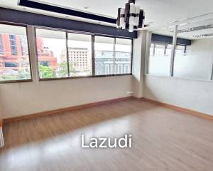 Luxurious Office Space in Tossapon Building, Bangkok