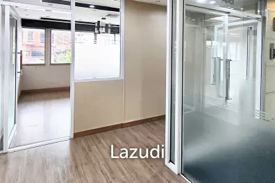 Luxurious Office Space in Tossapon Building, Bangkok