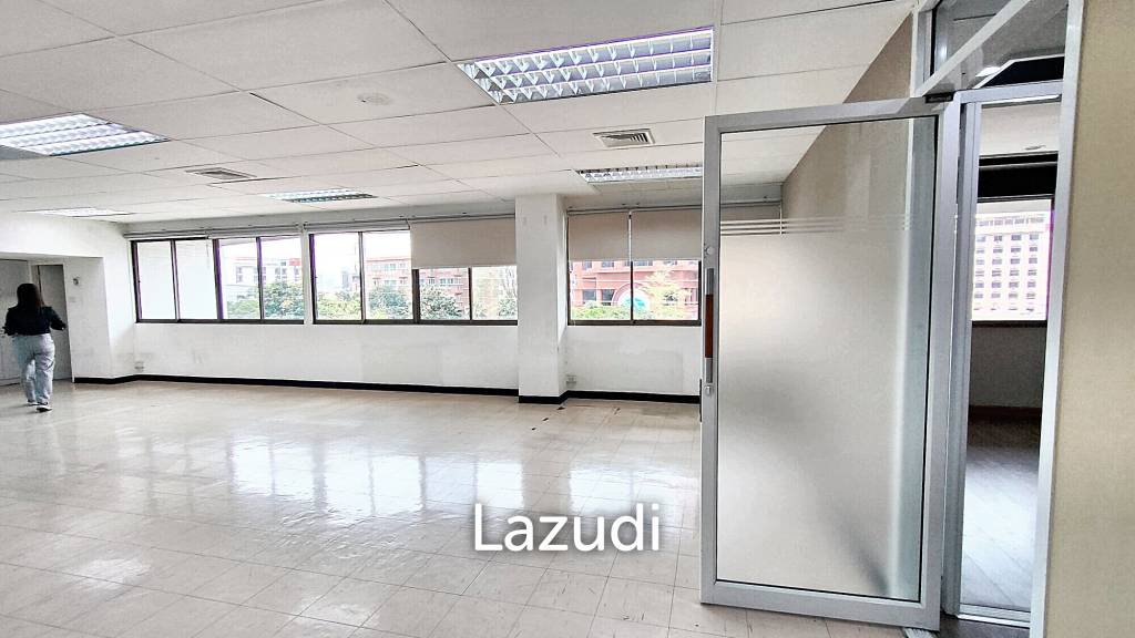 Luxurious Office Space in Tossapon Building, Bangkok