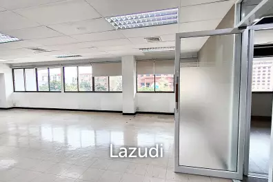 Luxurious Office Space in Tossapon Building, Bangkok
