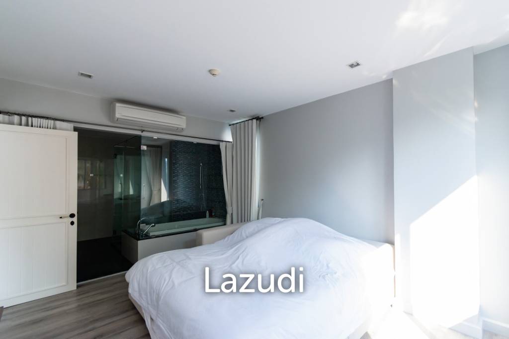 THE CREST SANTORA : Nice 2 Bed Pool view condo