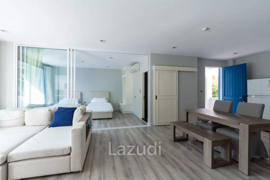 THE CREST SANTORA : Nice 2 Bed Pool view condo