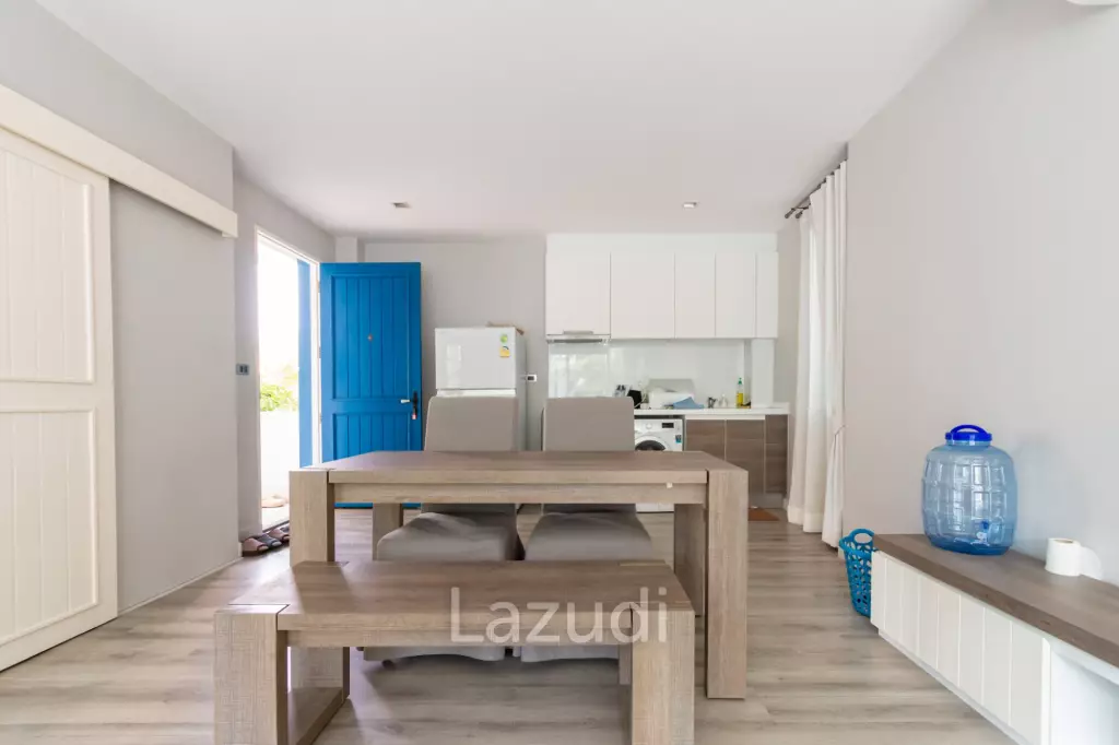 THE CREST SANTORA : Nice 2 Bed Pool view condo