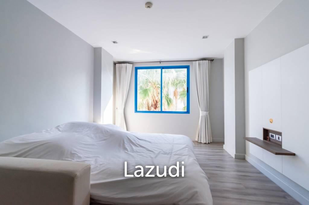 THE CREST SANTORA : Nice 2 Bed Pool view condo