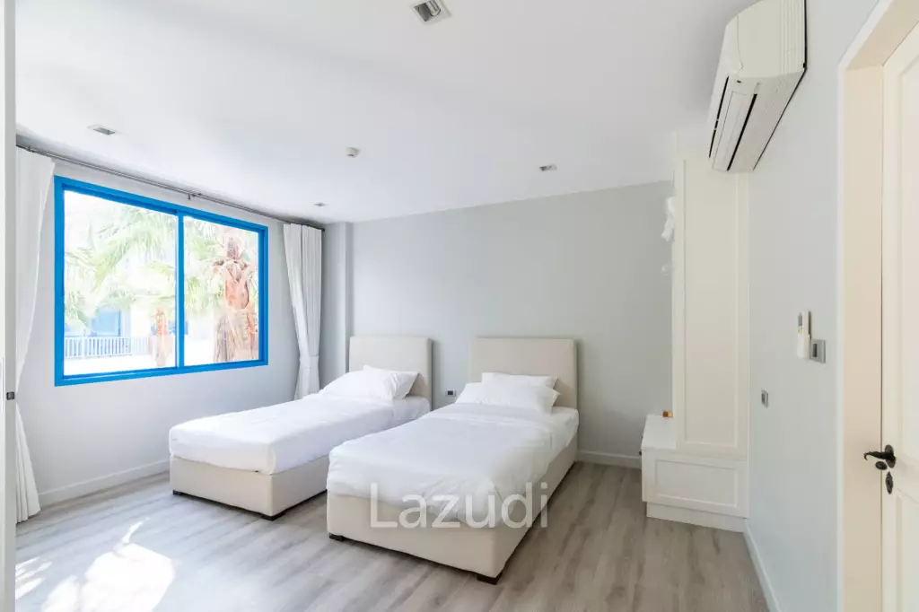 THE CREST SANTORA : Nice 2 Bed Pool view condo