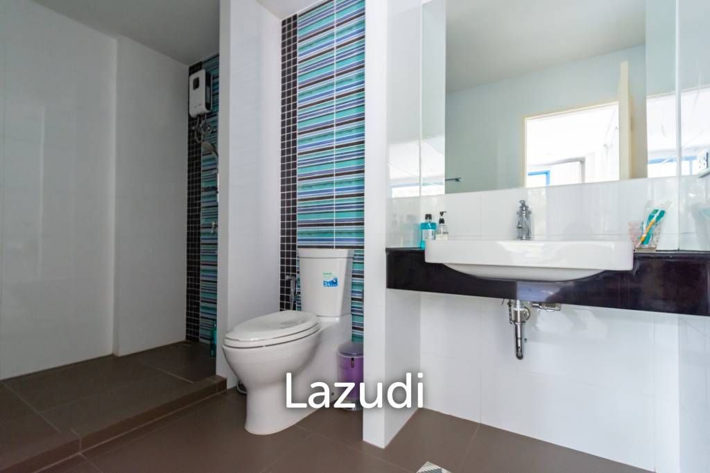 THE CREST SANTORA : Nice 2 Bed Pool view condo