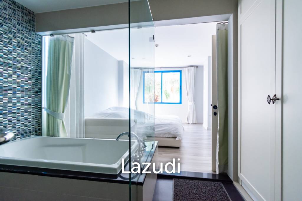 THE CREST SANTORA : Nice 2 Bed Pool view condo