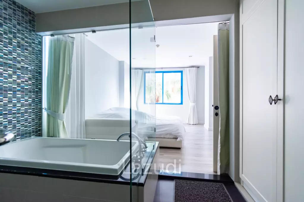 THE CREST SANTORA : Nice 2 Bed Pool view condo