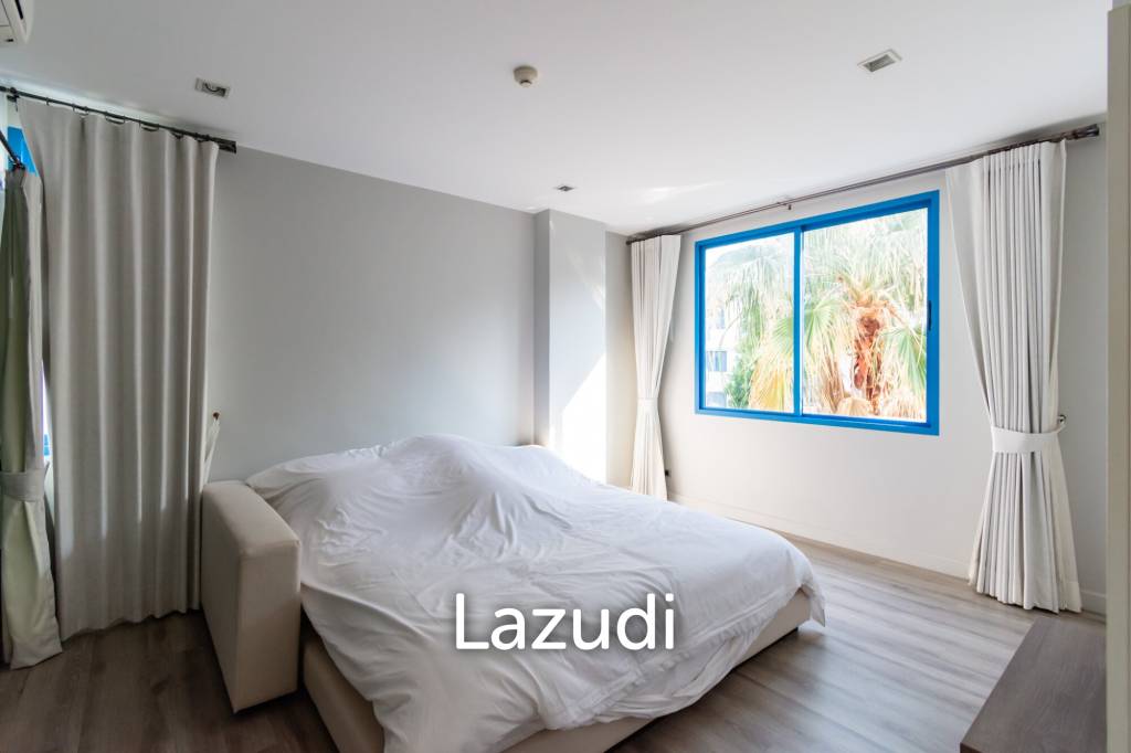 THE CREST SANTORA : Nice 2 Bed Pool view condo