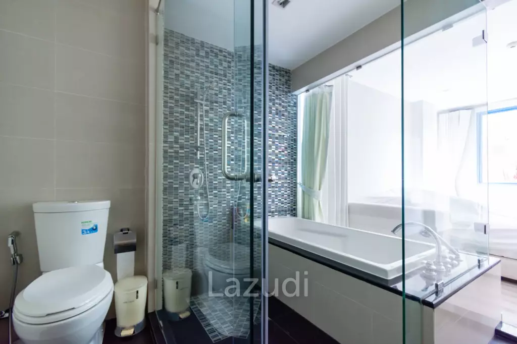 THE CREST SANTORA : Nice 2 Bed Pool view condo