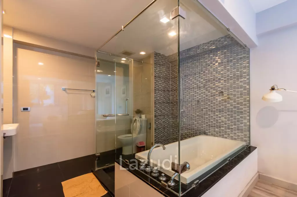 THE CREST SANTORA : Luxurious 2 Bed Condo in Hua Hin